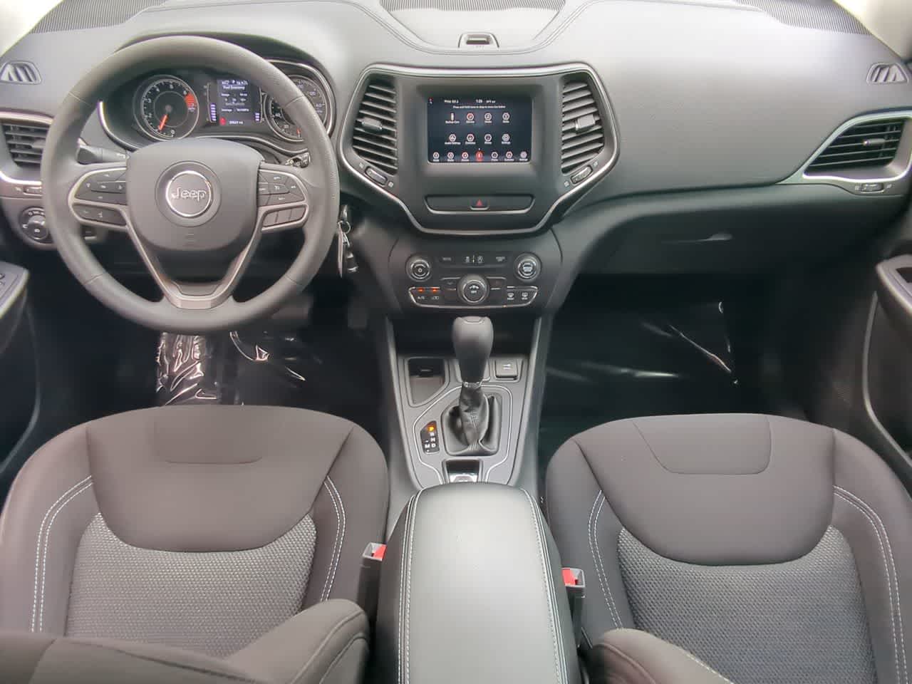 Thumbnail: 2019 Jeep Cherokee - 16