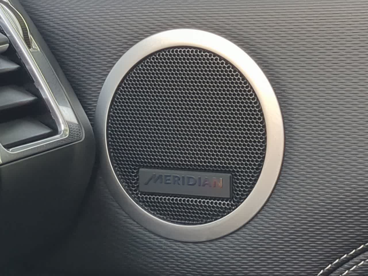 Thumbnail: 2025 Land Rover Discovery - 32