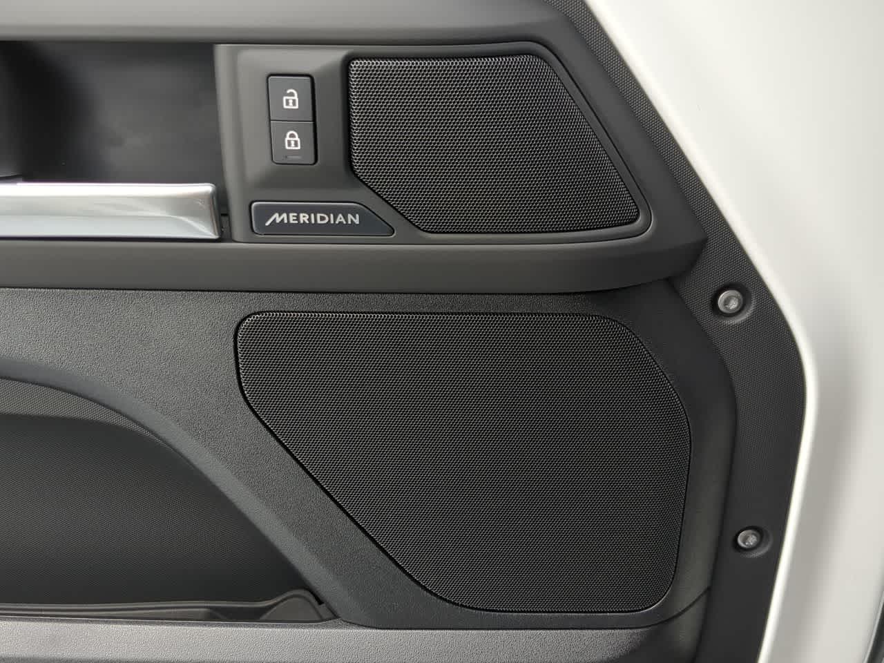 Thumbnail: 2025 Land Rover Defender - 32