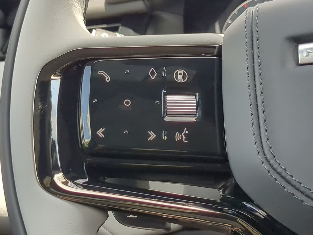 Thumbnail: 2026 Land Rover Range Rover Velar - 25