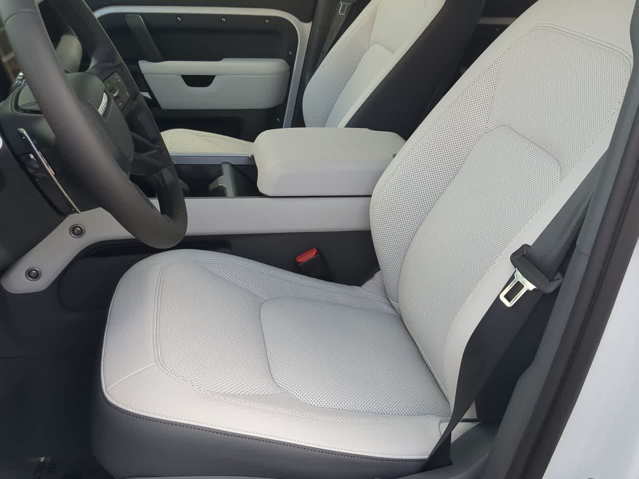 Thumbnail: 2025 Land Rover Defender - 17