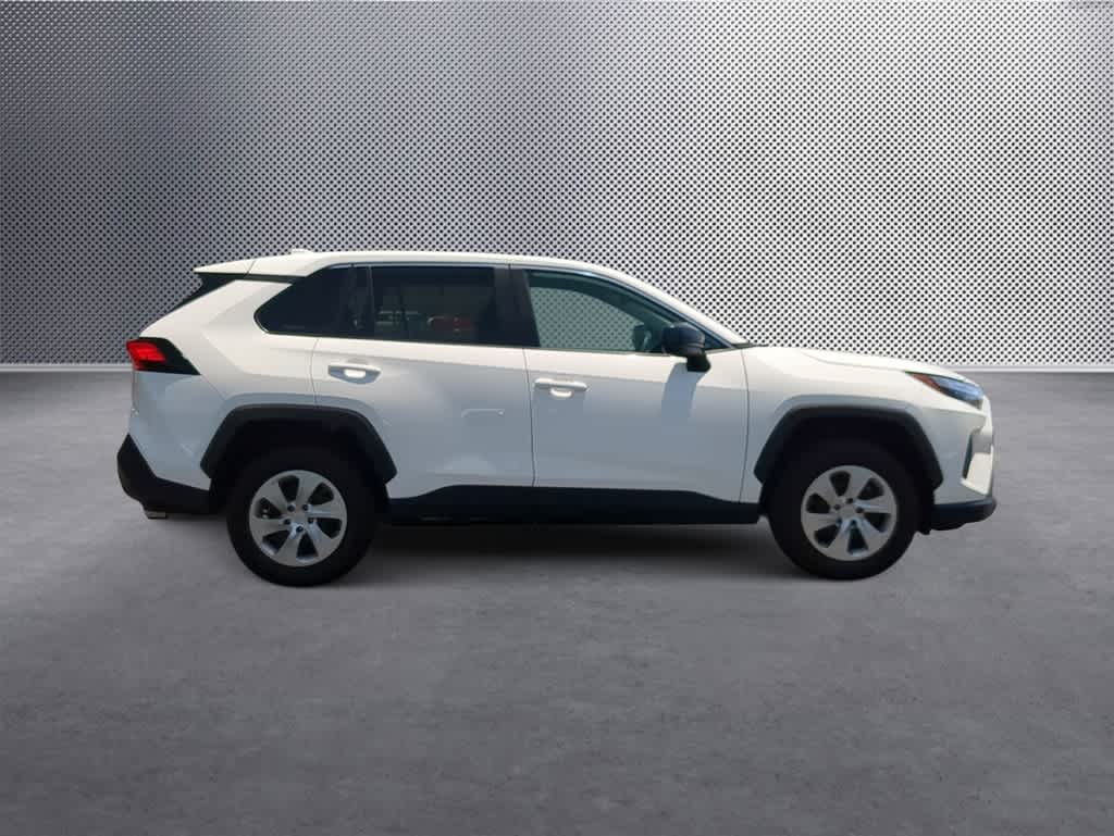 2023 Toyota RAV4 LE 9