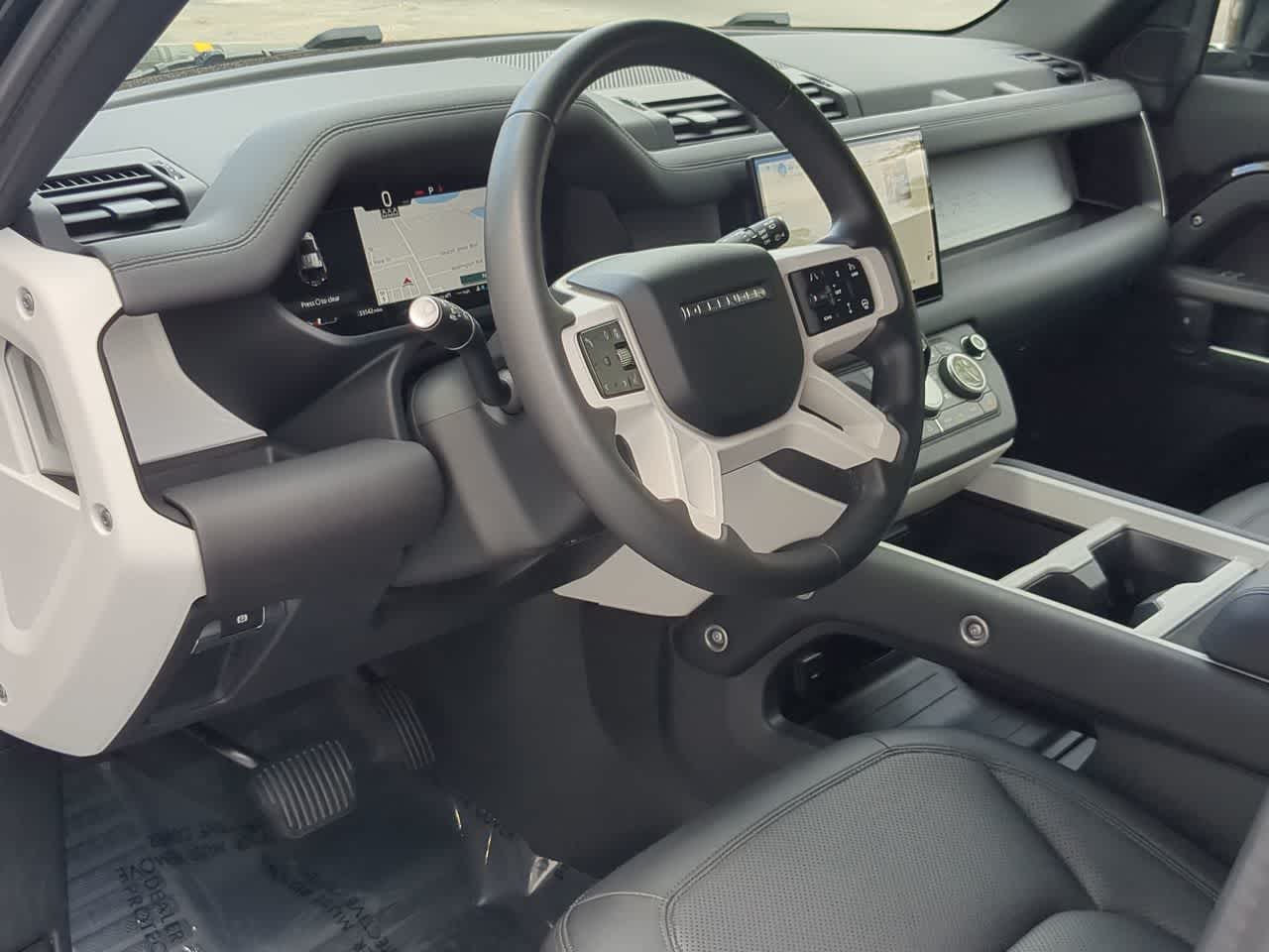 Thumbnail: 2025 Land Rover Defender - 10