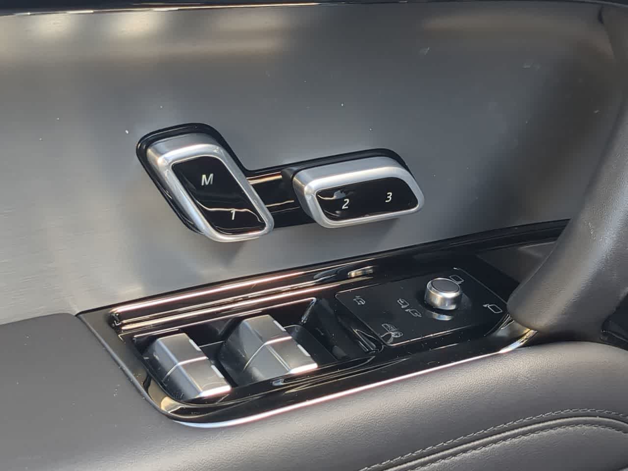 Thumbnail: 2025 Land Rover Range Rover Sport - 15