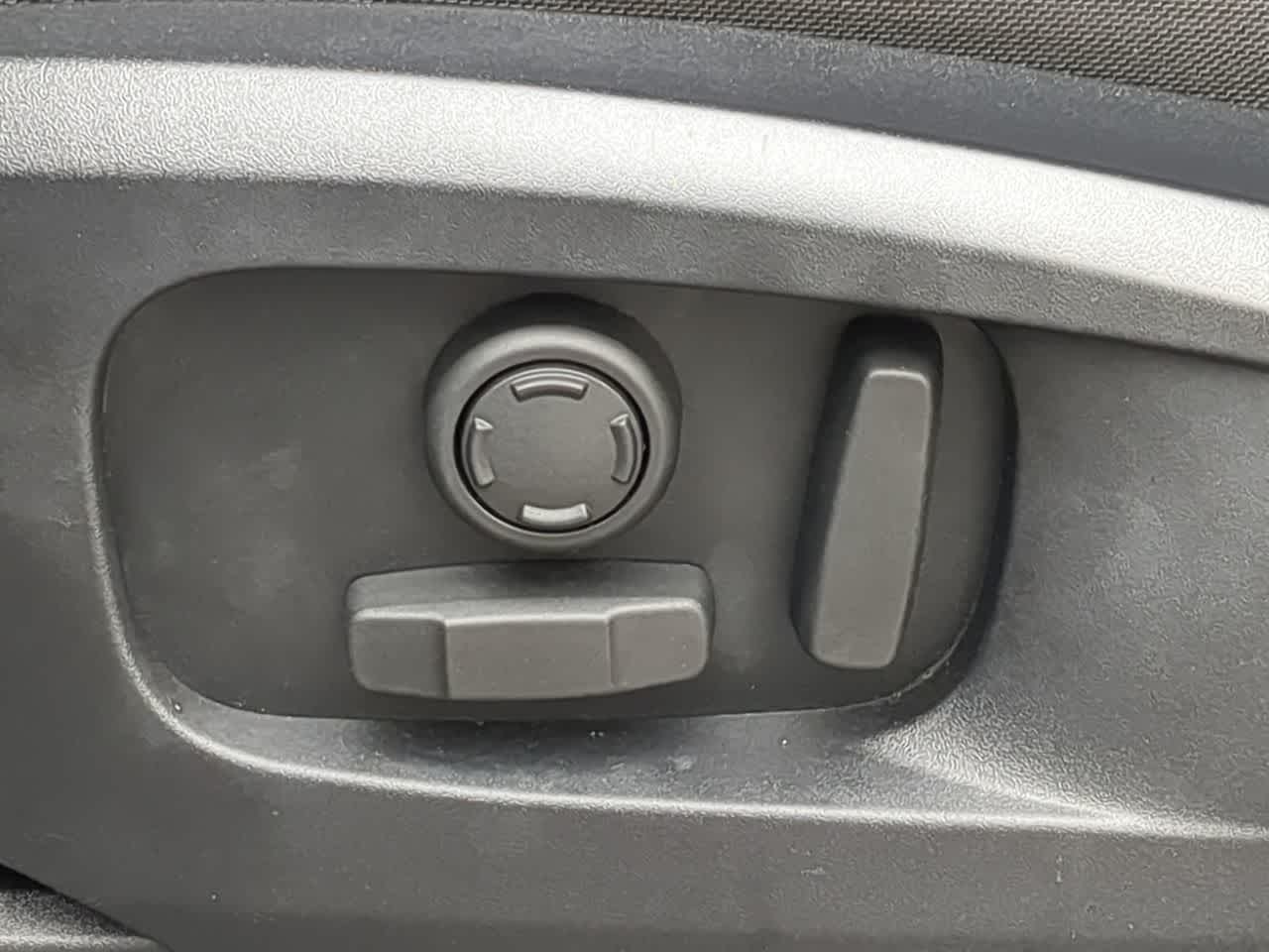 Thumbnail: 2025 Land Rover Defender - 17