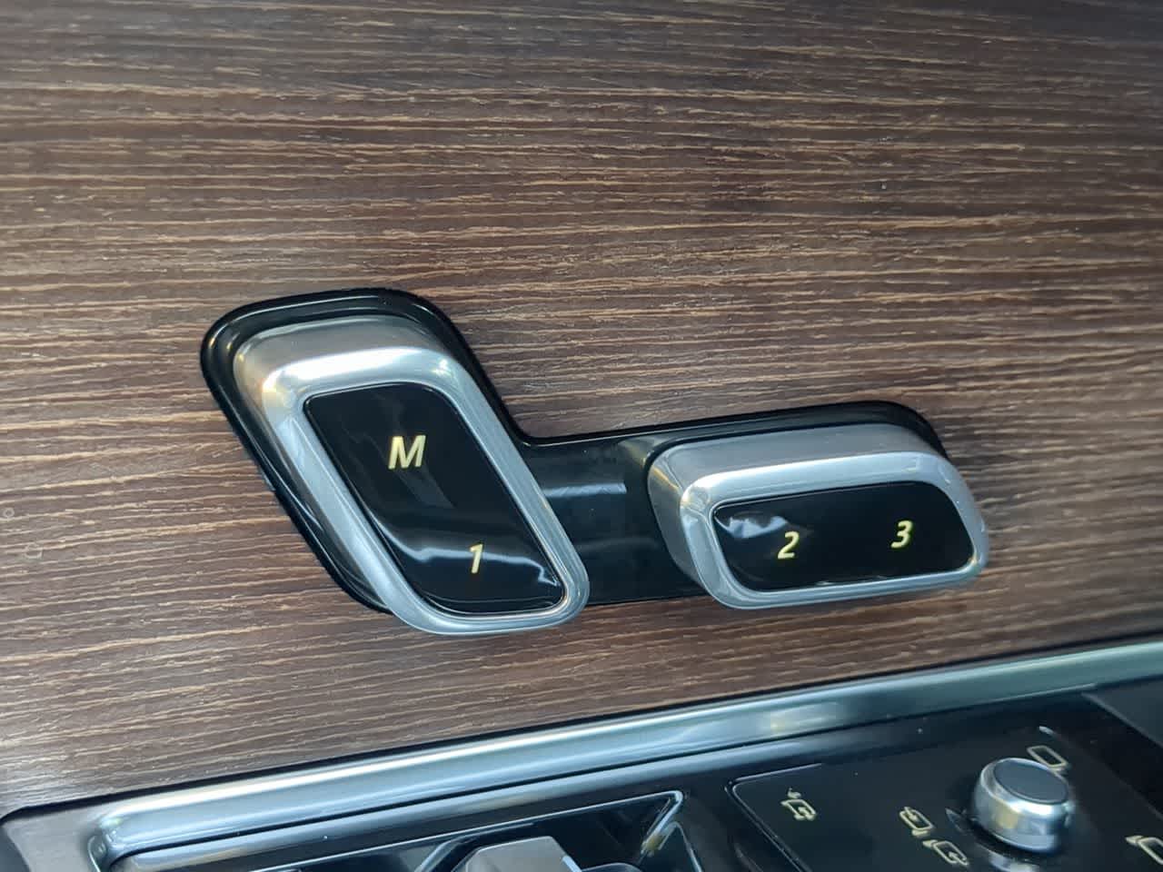 Thumbnail: 2025 Land Rover Range Rover - 18