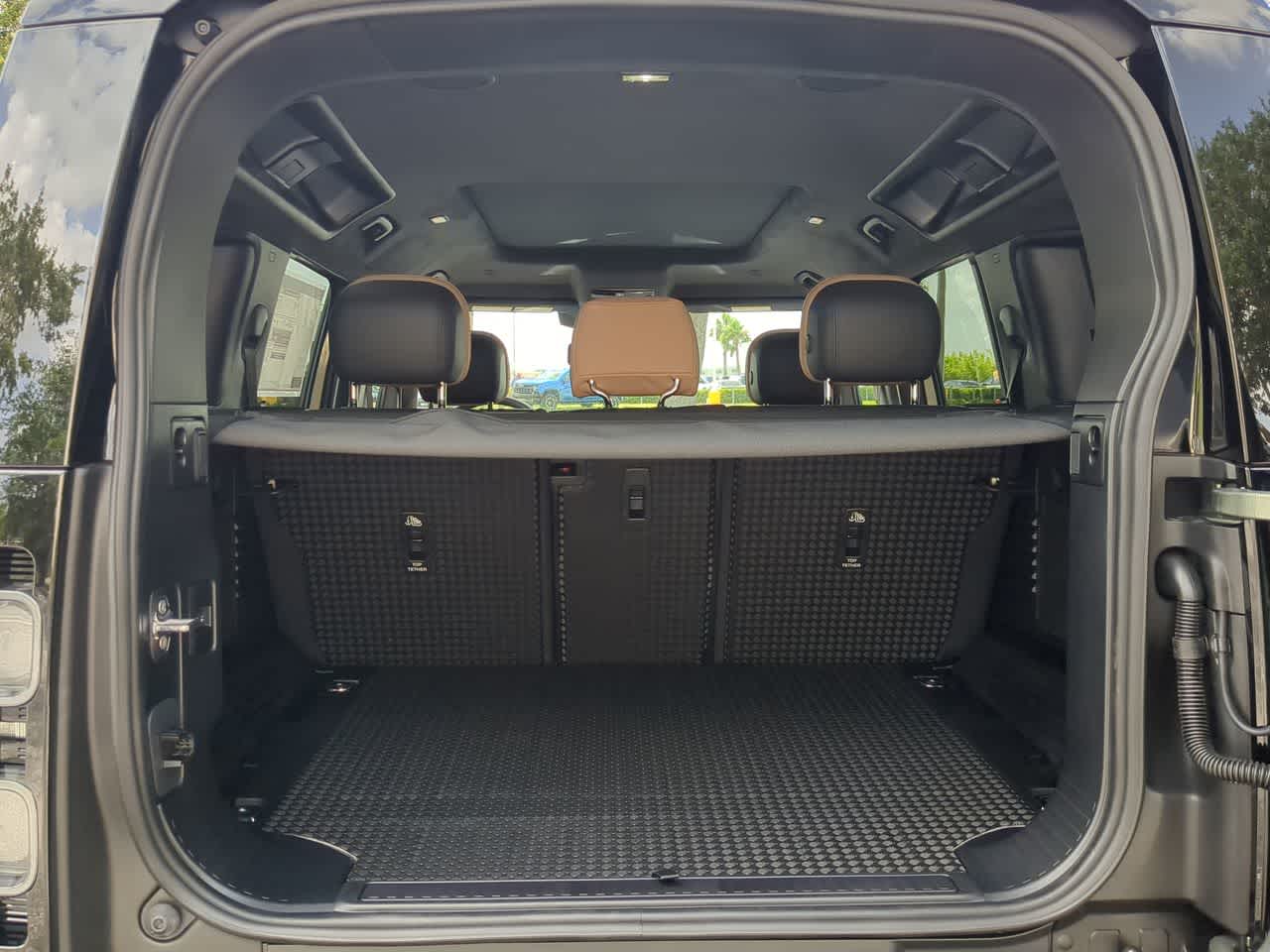 Thumbnail: 2025 Land Rover Defender - 36