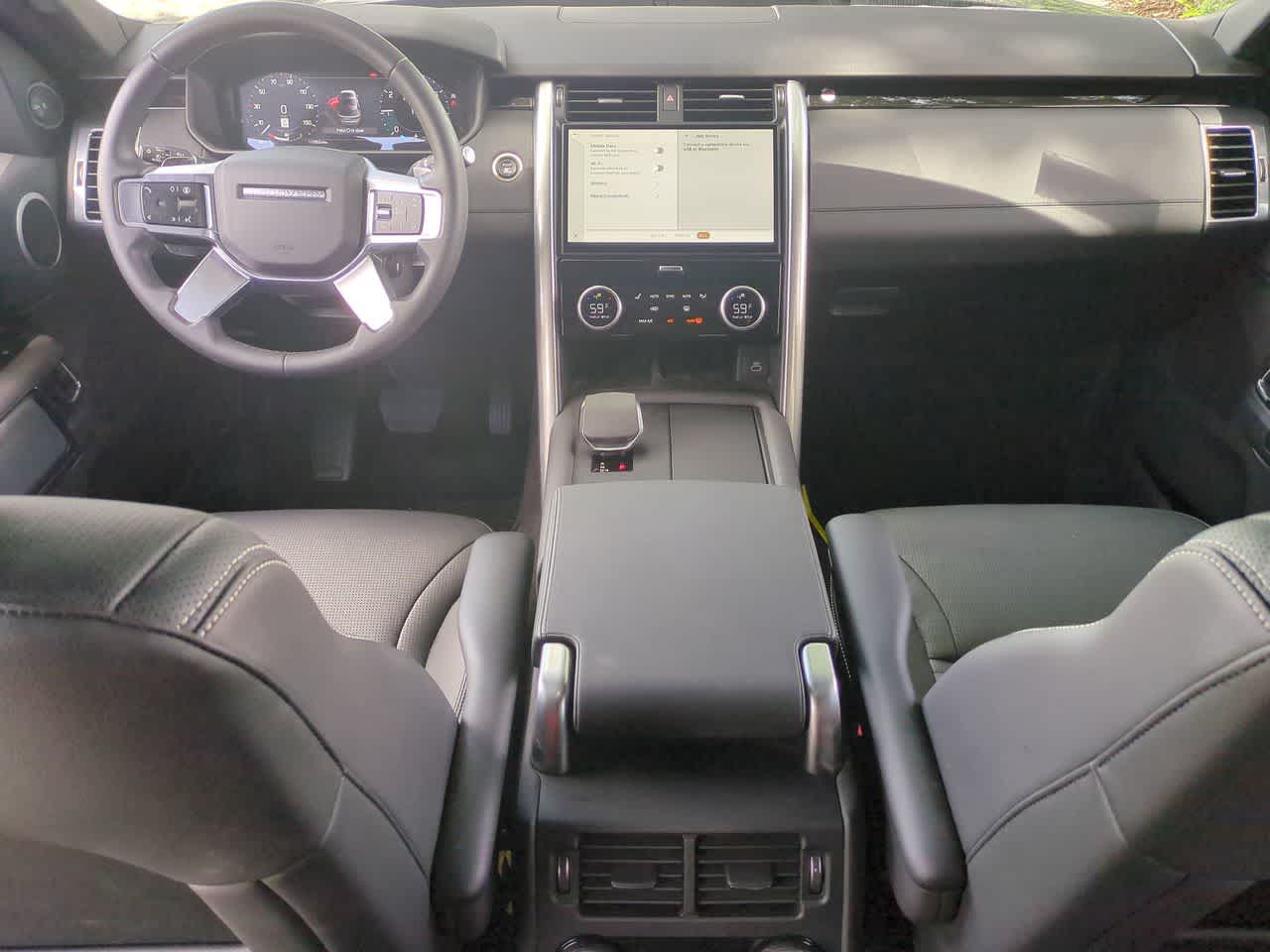 Thumbnail: 2025 Land Rover Discovery - 15