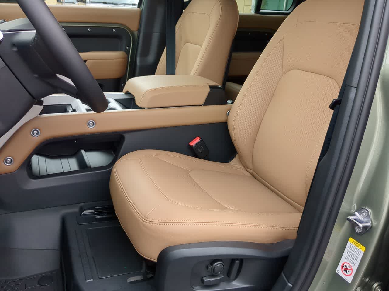 Thumbnail: 2025 Land Rover Defender - 17