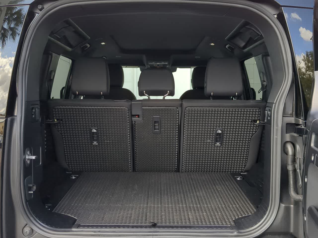 Thumbnail: 2025 Land Rover Defender - 36