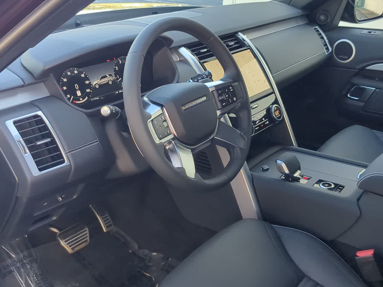 Thumbnail: 2026 Land Rover Discovery - 10