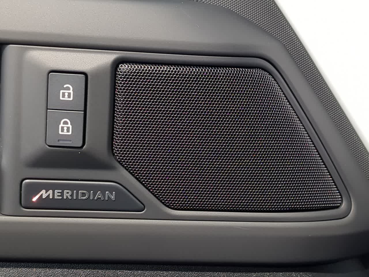 Thumbnail: 2025 Land Rover Defender - 33