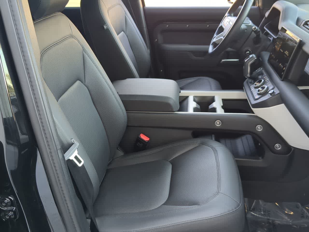 Thumbnail: 2025 Land Rover Defender - 23