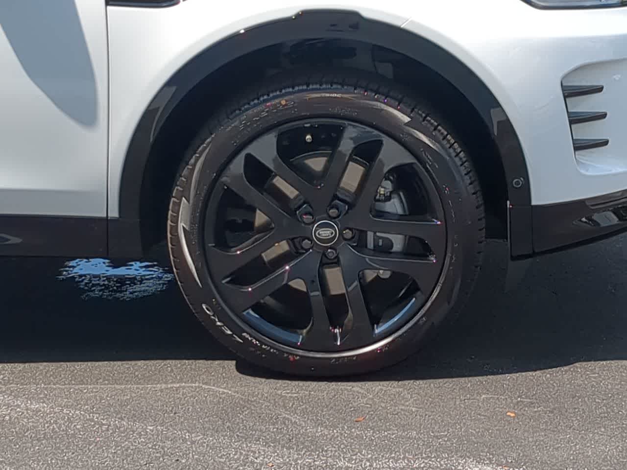 Thumbnail: 2025 Land Rover Discovery Sport - 14