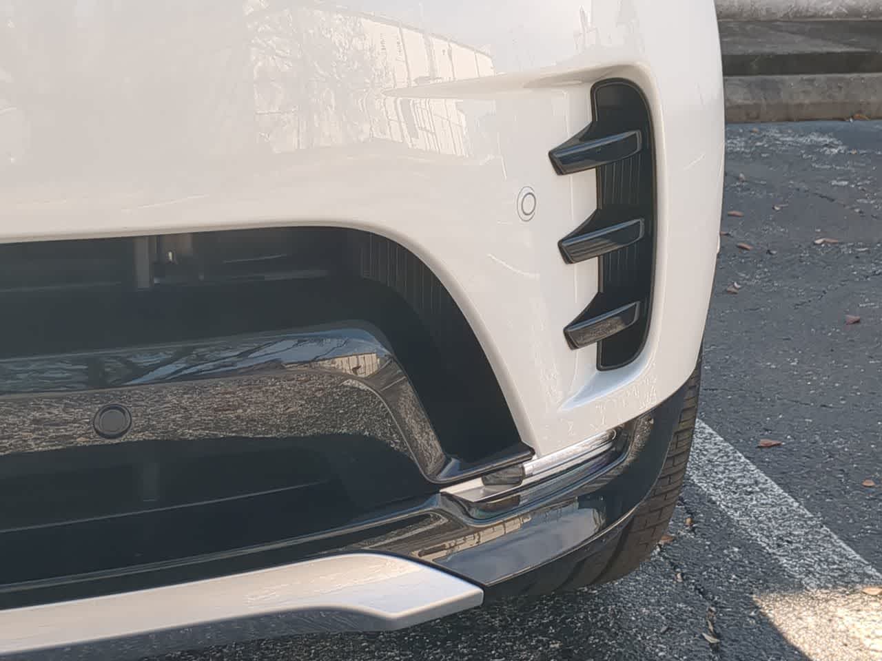 Thumbnail: 2026 Land Rover Discovery - 11