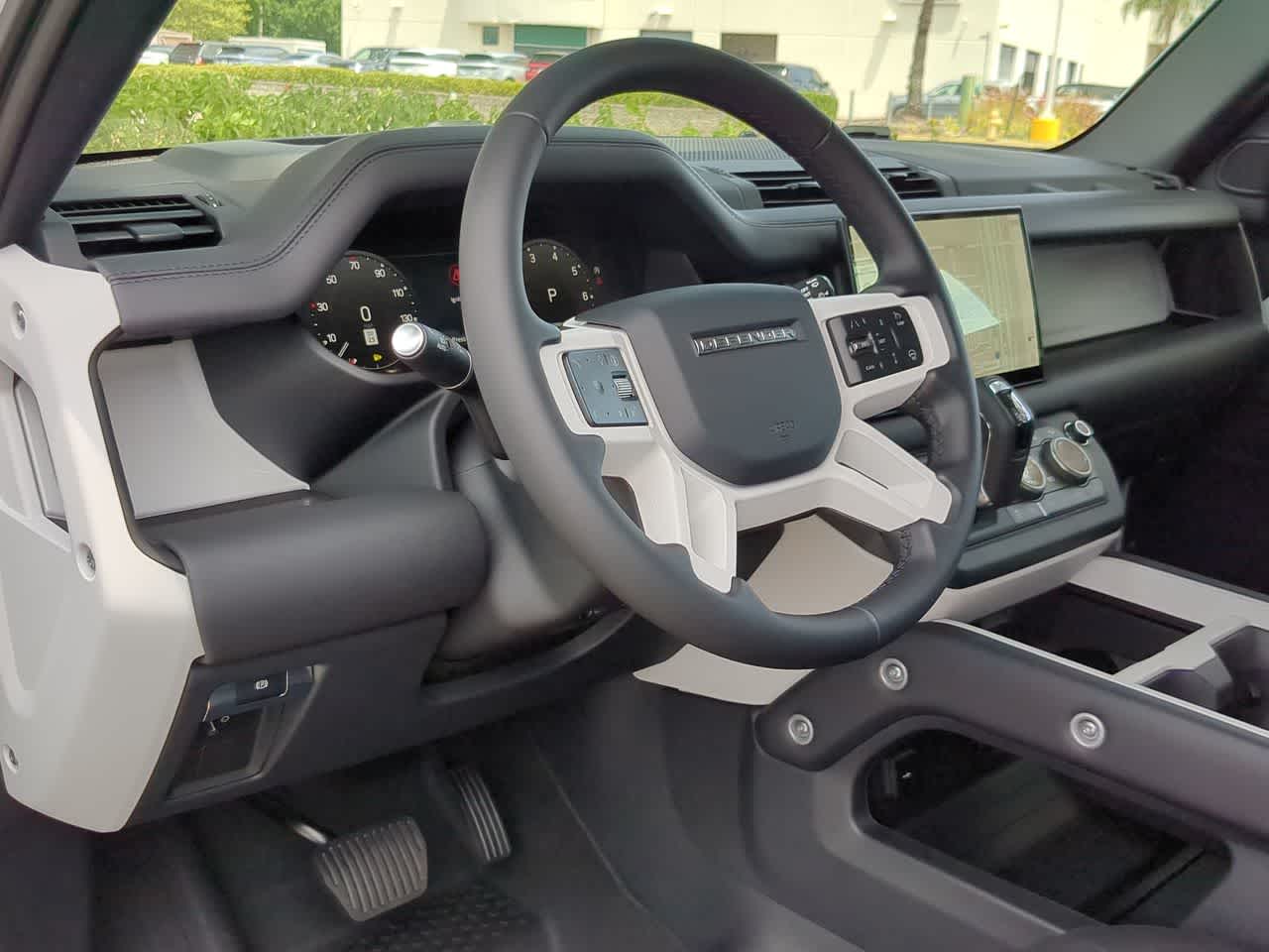 Thumbnail: 2025 Land Rover Defender - 10