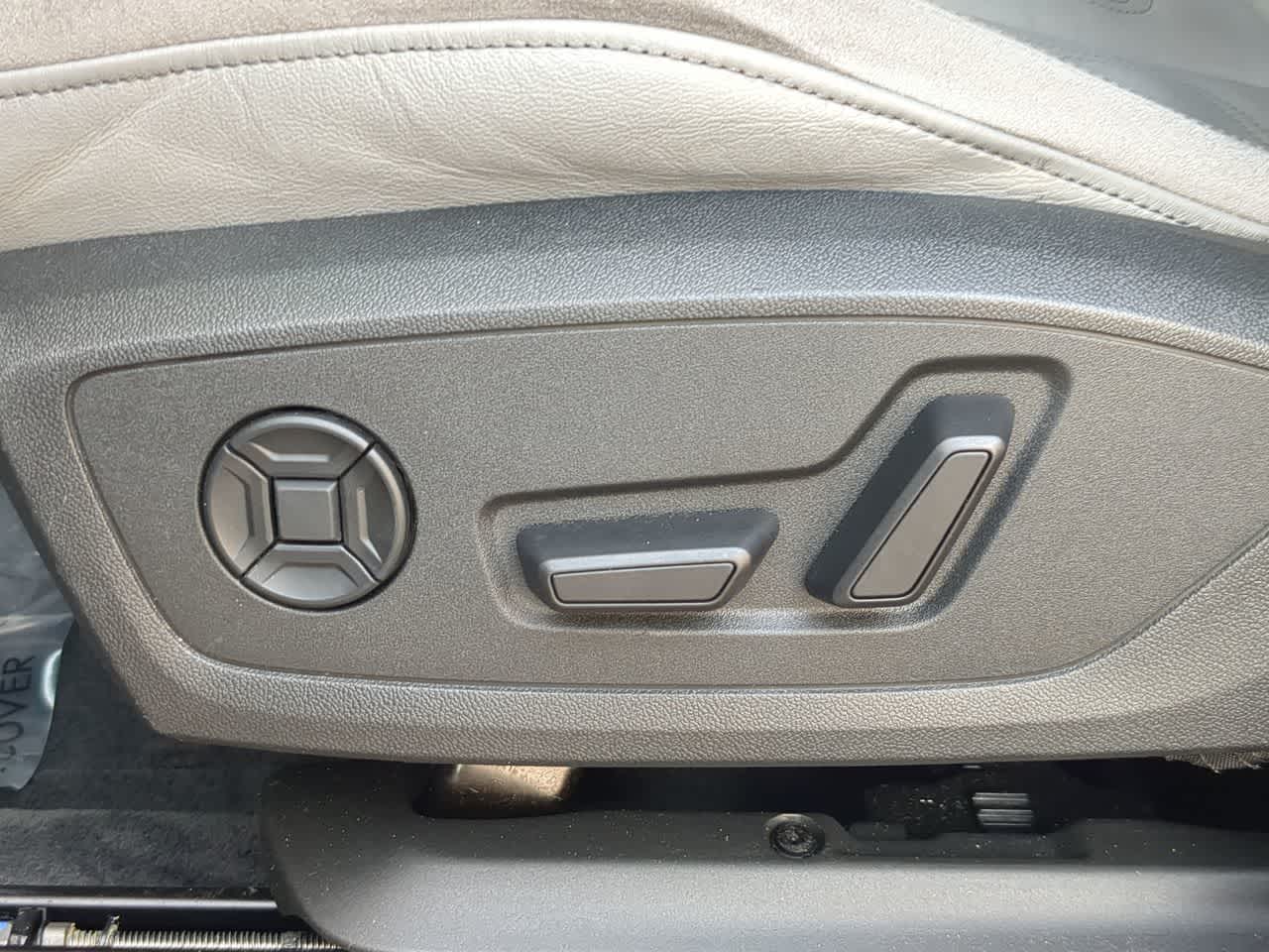 Thumbnail: 2022 Audi Q3 - 16