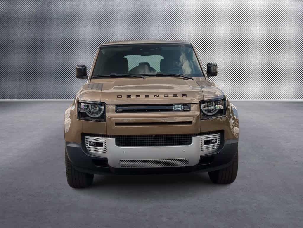 2025 Land Rover Defender 110 S photo 3