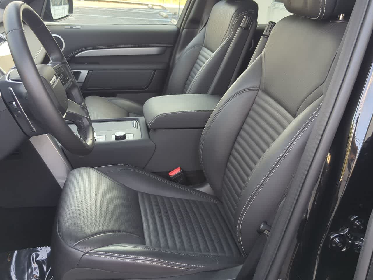 Thumbnail: 2025 Land Rover Discovery - 16