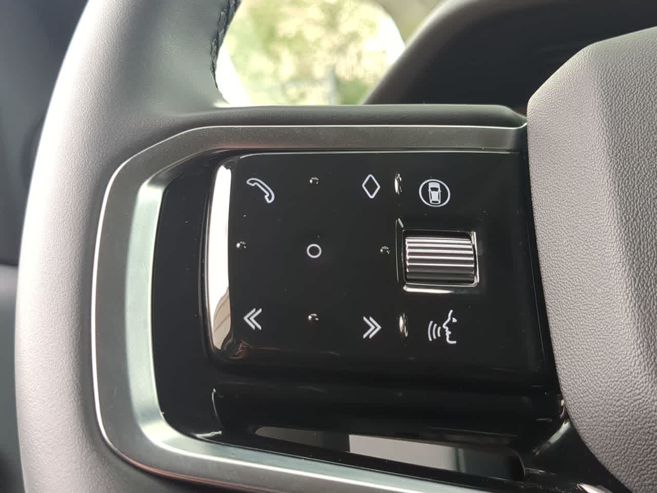 Thumbnail: 2025 Land Rover Discovery Sport - 26