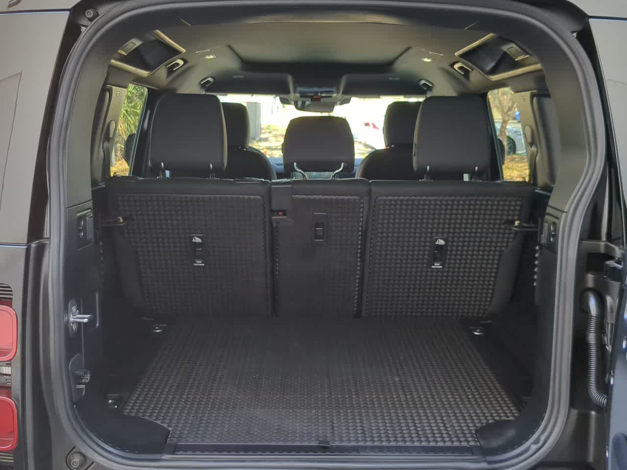 Thumbnail: 2025 Land Rover Defender - 36