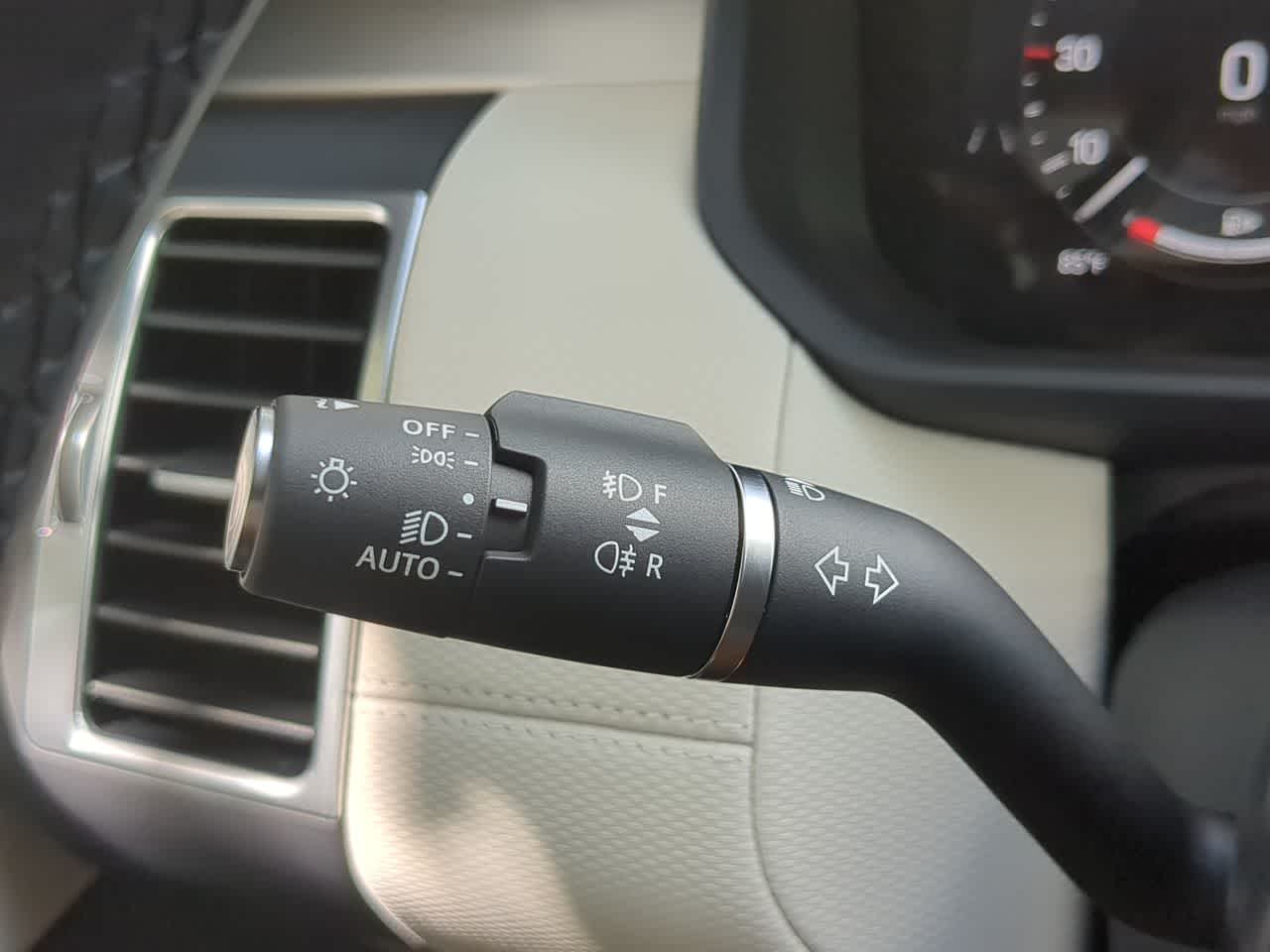 Thumbnail: 2025 Land Rover Discovery - 29