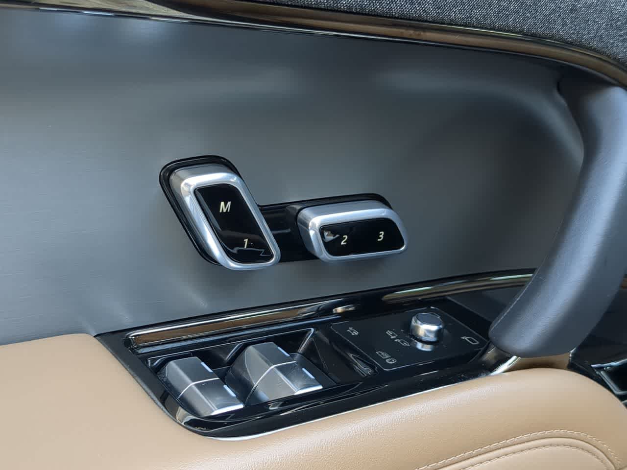 Thumbnail: 2025 Land Rover Range Rover Sport - 18