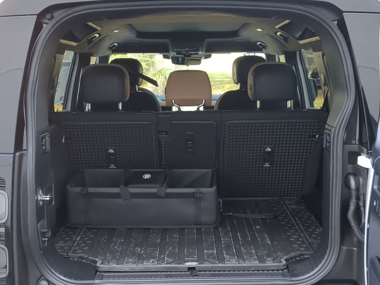 Thumbnail: 2025 Land Rover Defender - 37