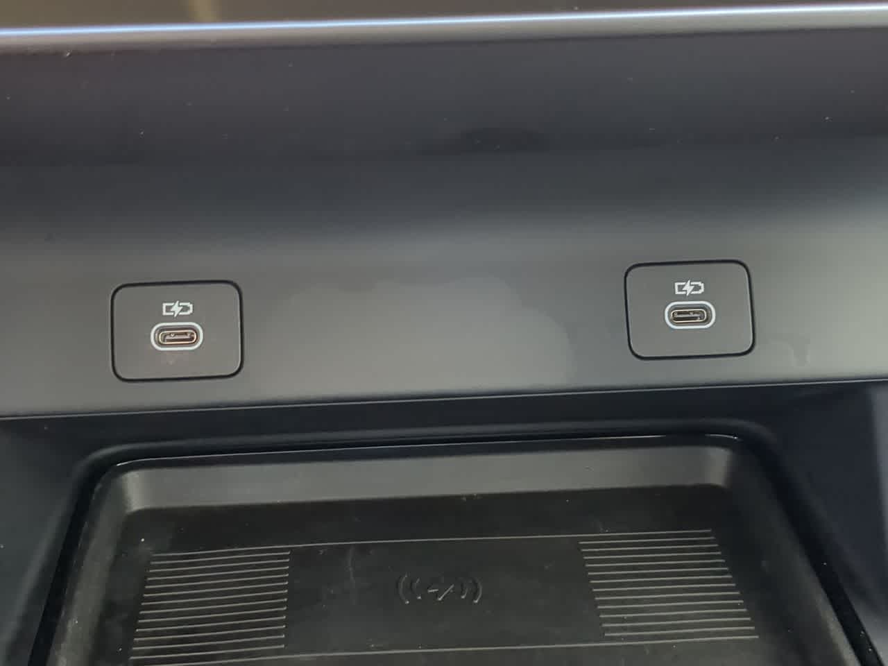 Thumbnail: 2025 Land Rover Discovery Sport - 34