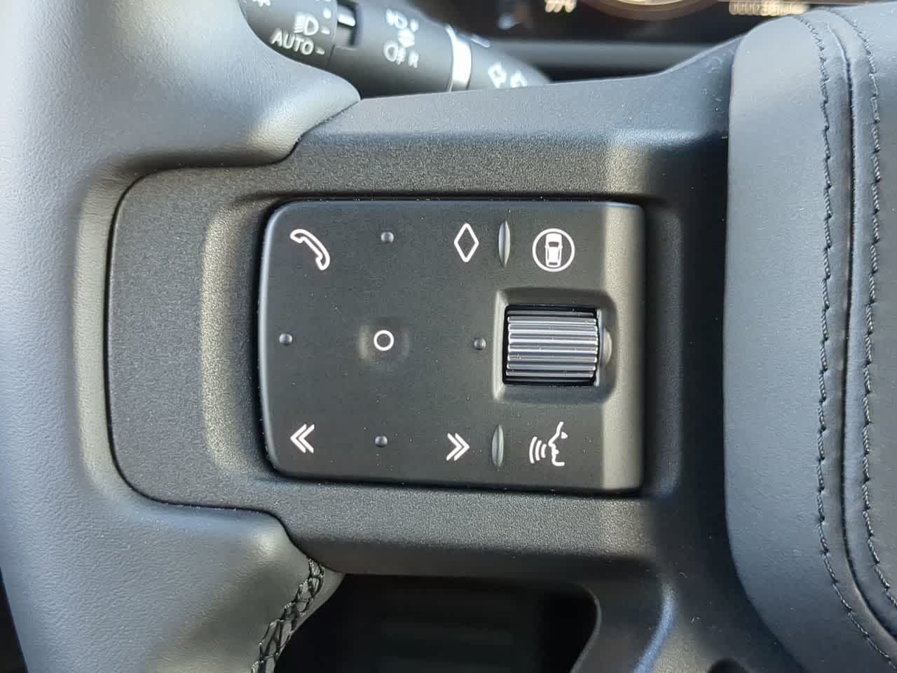 2025 Land Rover Defender 130 26