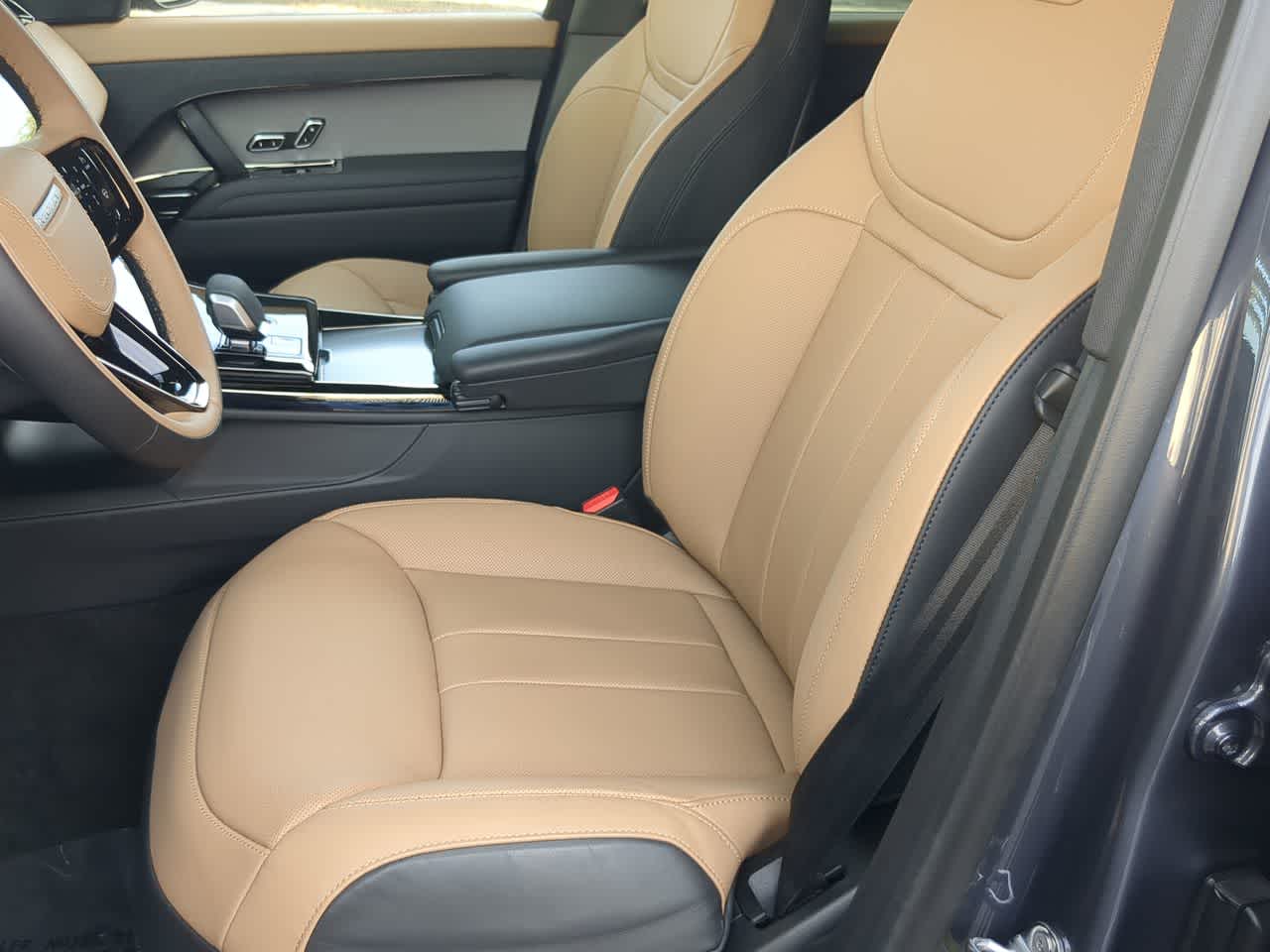 Thumbnail: 2025 Land Rover Range Rover Sport - 15