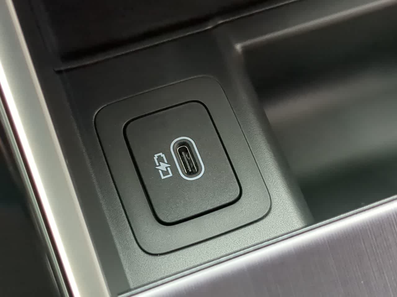 Thumbnail: 2026 Land Rover Range Rover Velar - 33