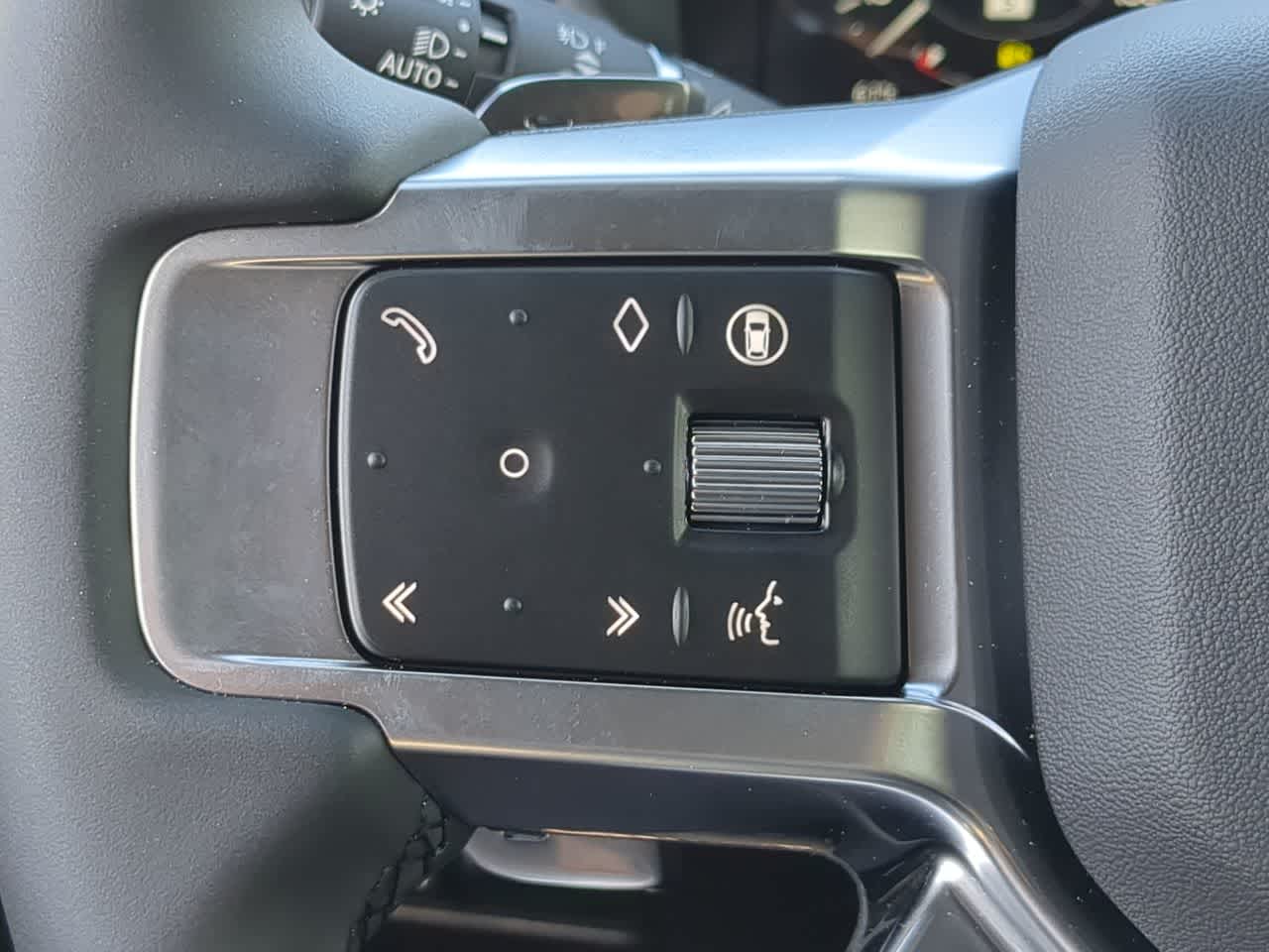 Thumbnail: 2026 Land Rover Discovery - 26