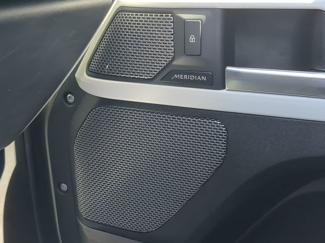 Thumbnail: 2023 Land Rover Defender - 33
