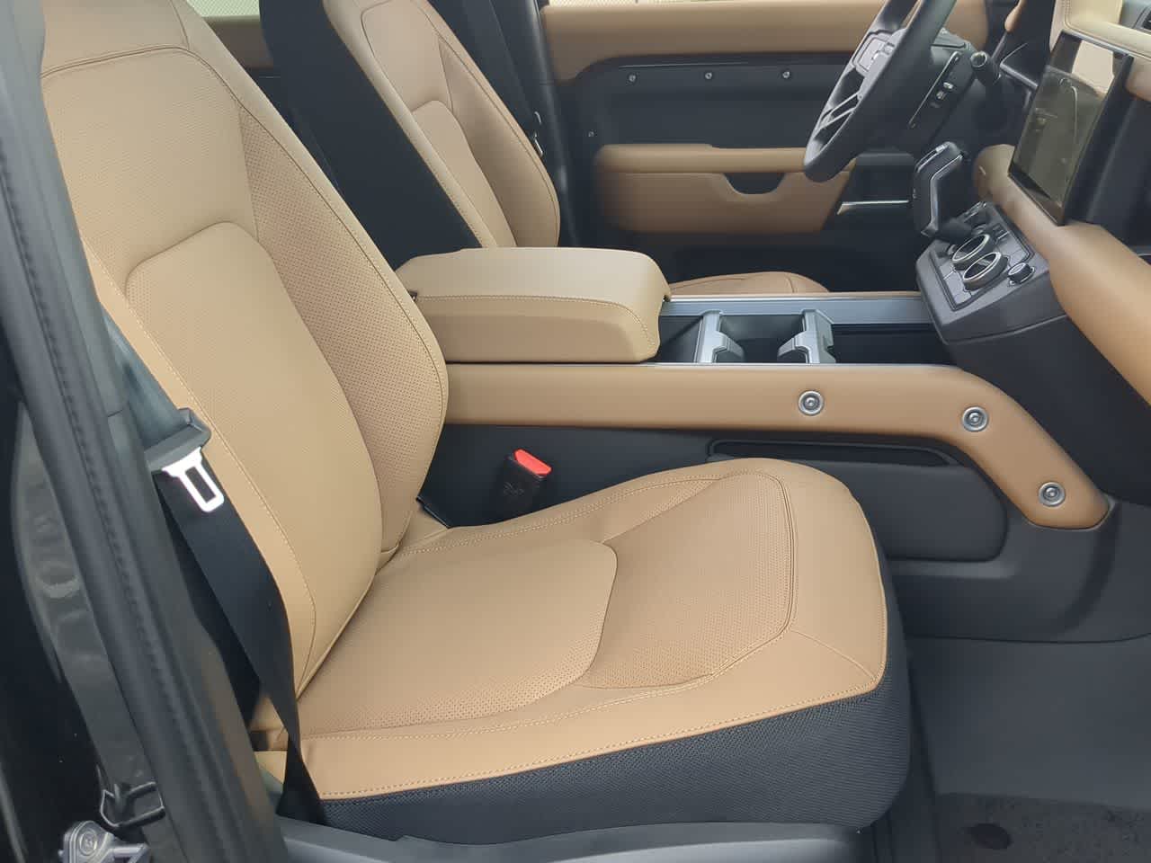 Thumbnail: 2025 Land Rover Defender - 24