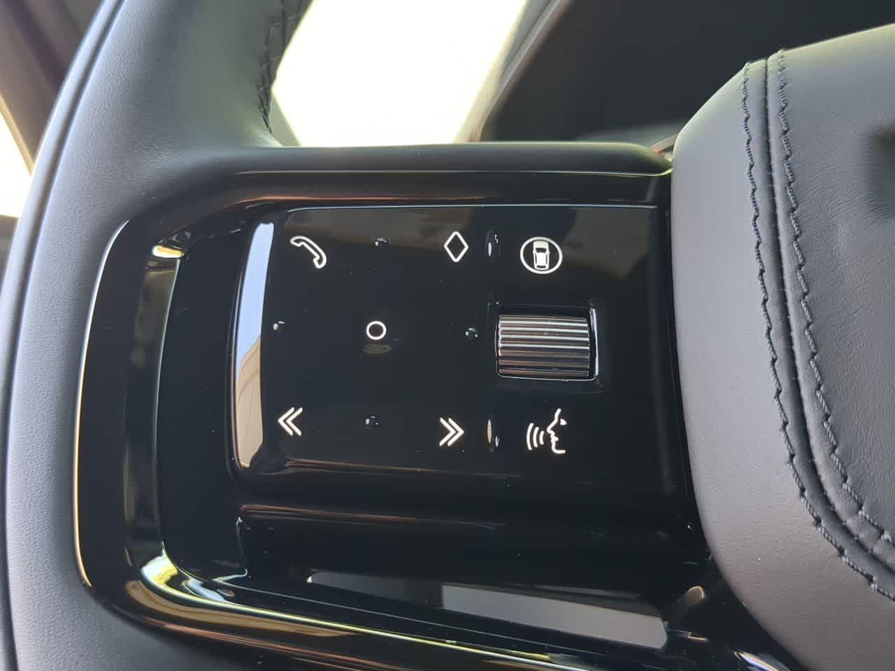 Thumbnail: 2026 Land Rover Range Rover Sport - 26