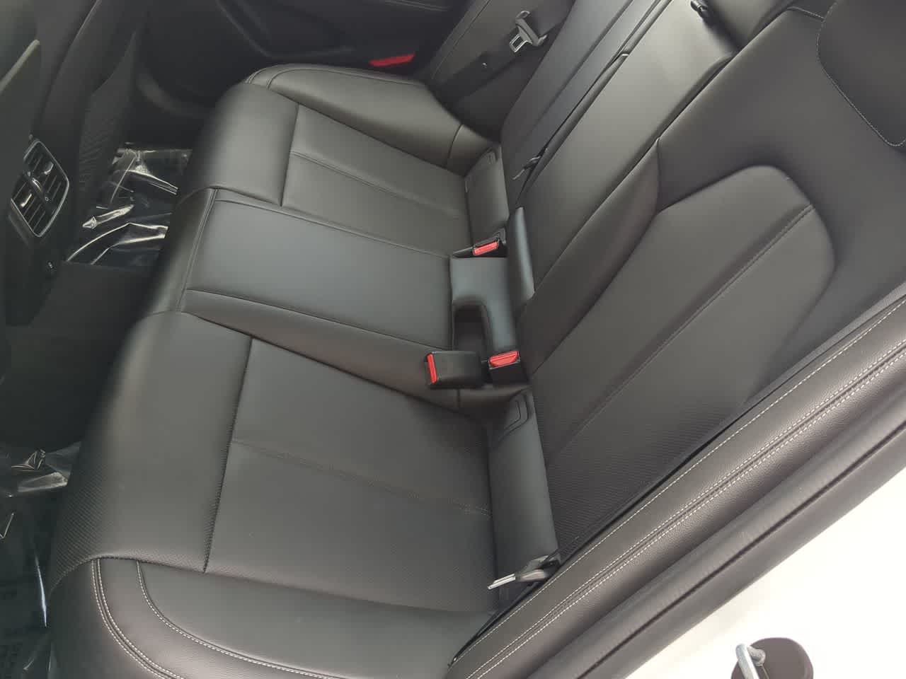 Thumbnail: 2022 Genesis G70 - 19