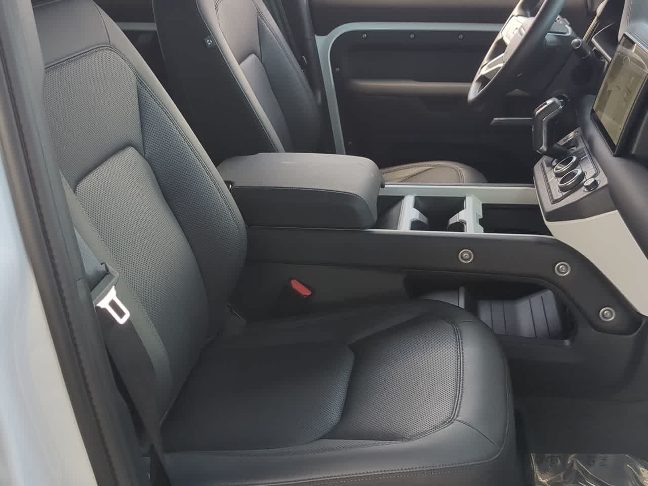 Thumbnail: 2025 Land Rover Defender - 24