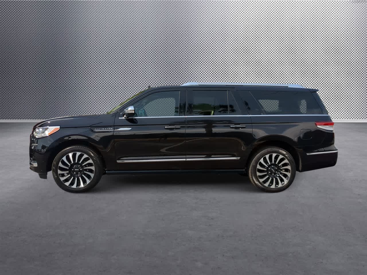 Thumbnail: 2024 Lincoln Navigator L - 5