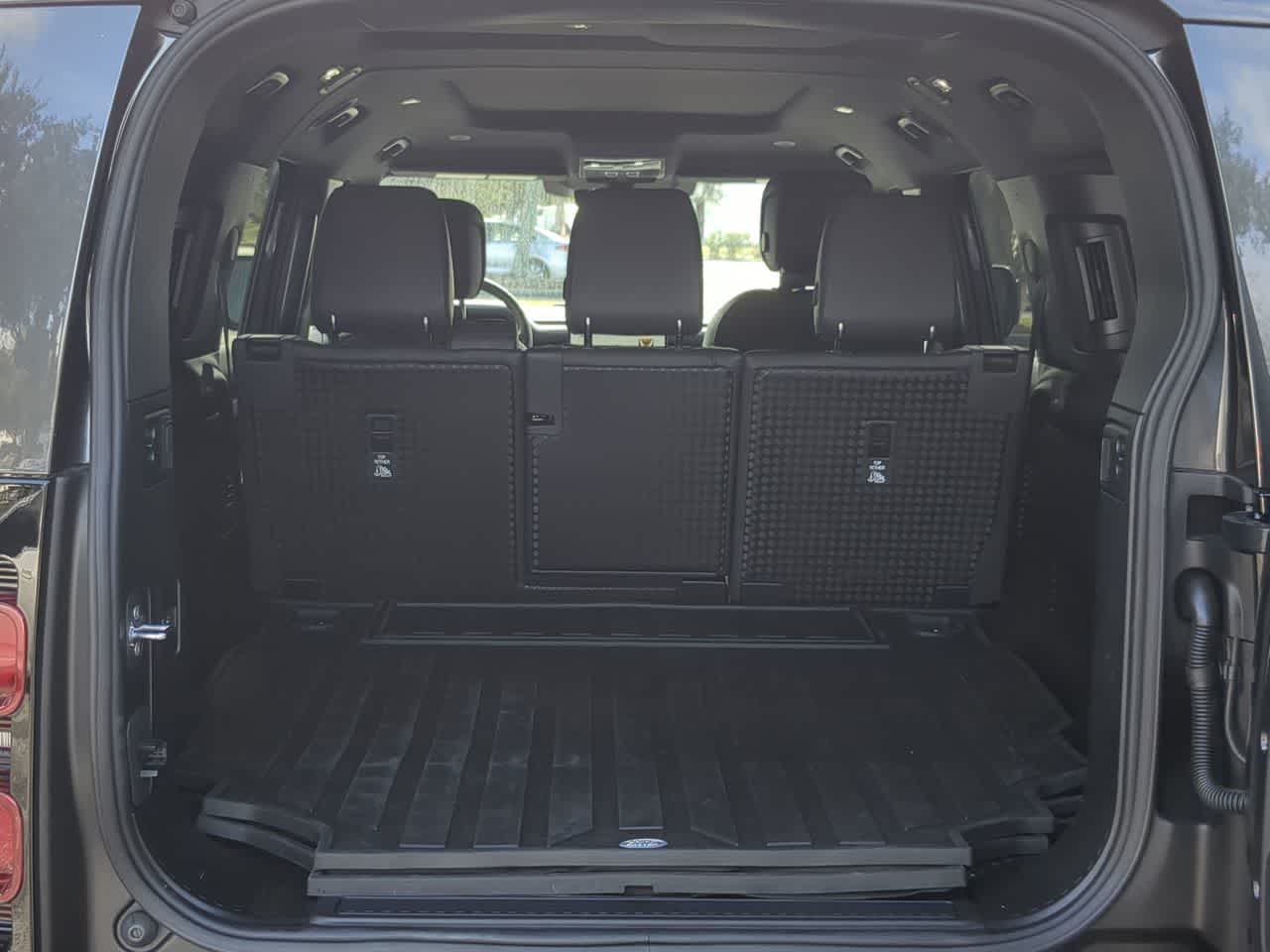 Thumbnail: 2025 Land Rover Defender - 36