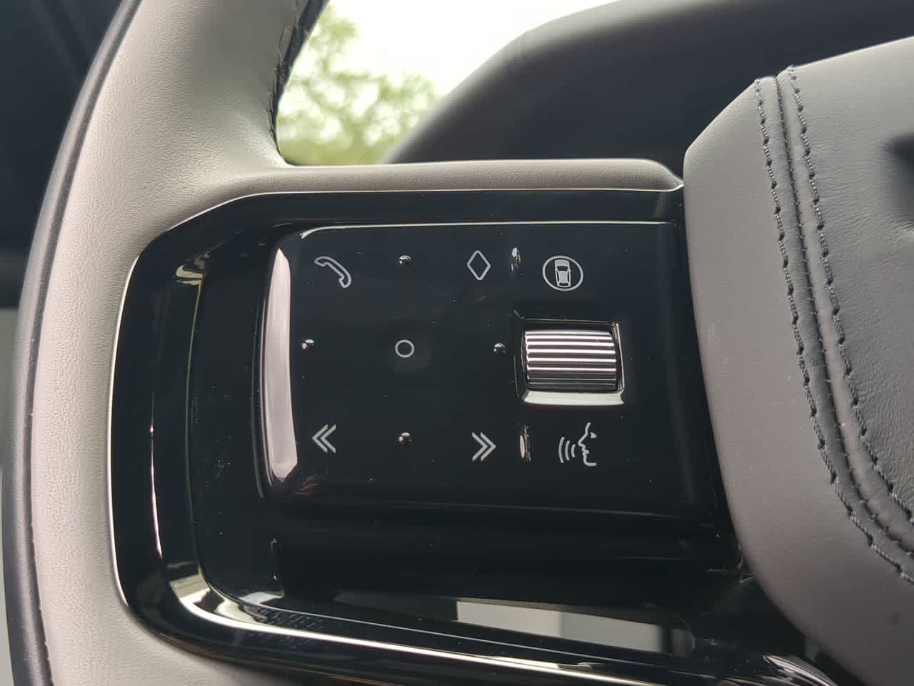 Thumbnail: 2026 Land Rover Range Rover Velar - 25