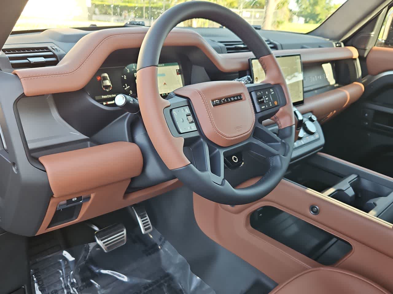Thumbnail: 2025 Land Rover Defender - 10