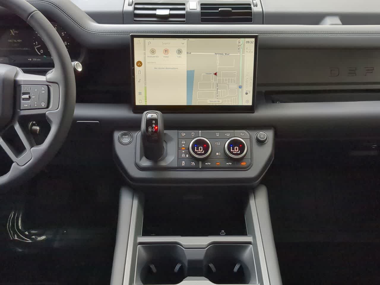 2025 Land Rover Defender 110 29