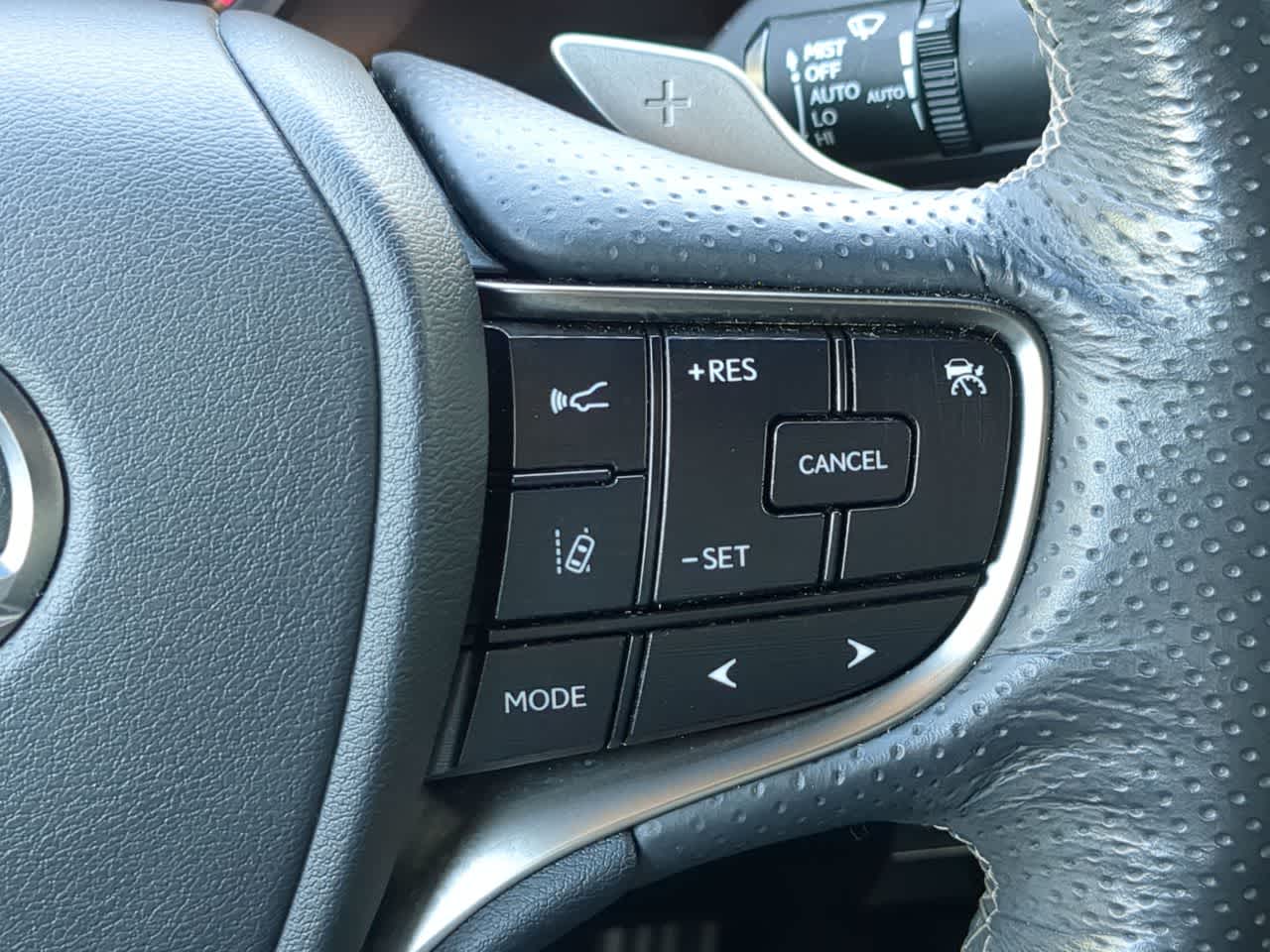 Thumbnail: 2019 Lexus ES - 25