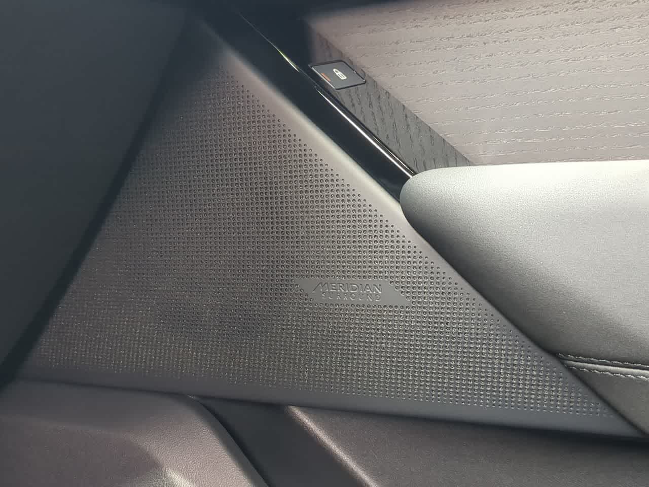 Thumbnail: 2026 Land Rover Range Rover Velar - 33