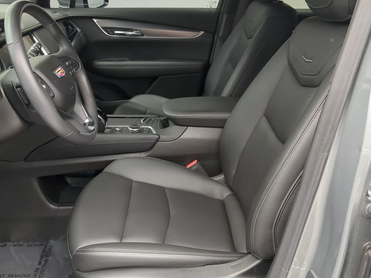 Thumbnail: 2024 Cadillac XT6 - 17