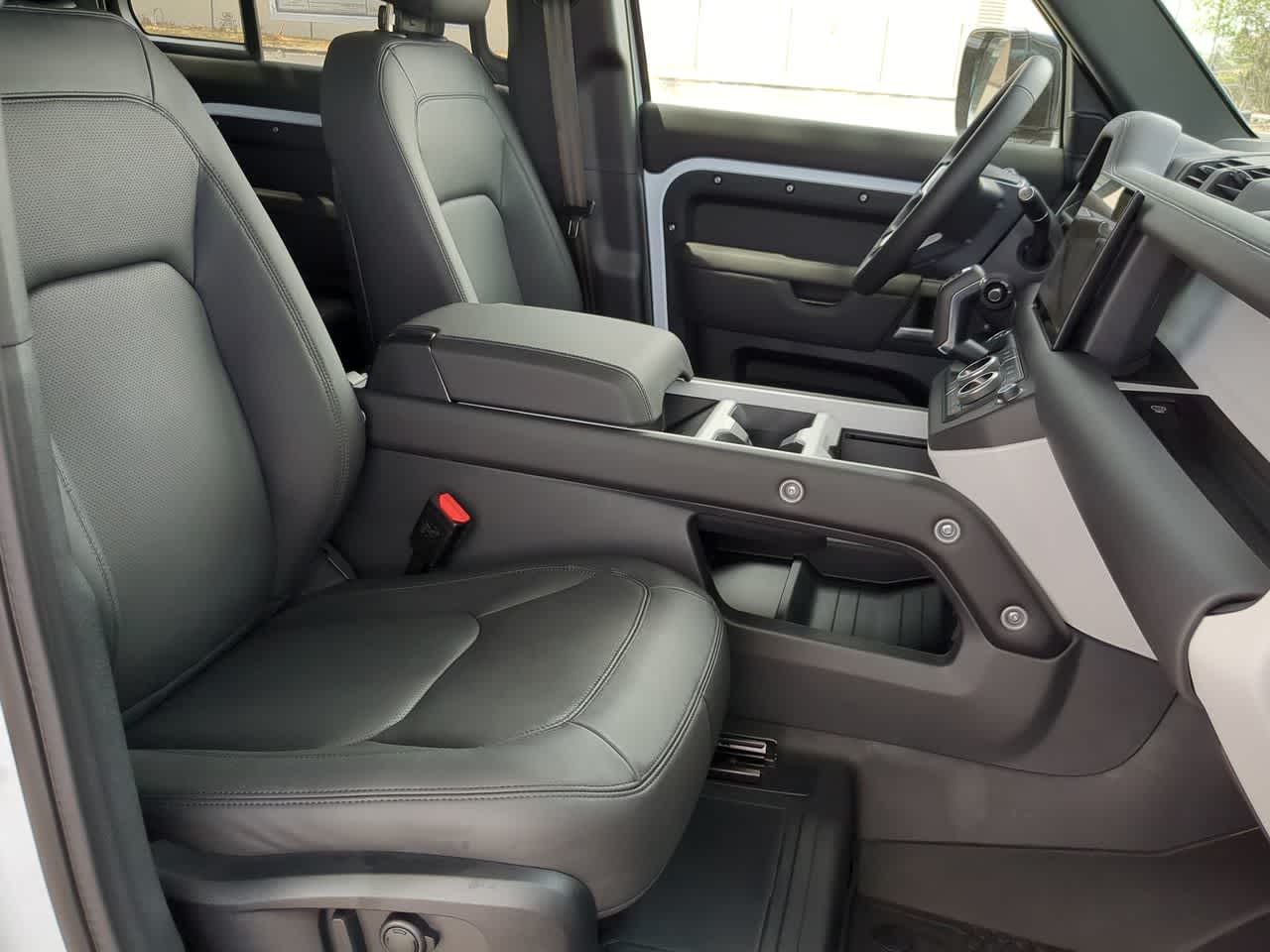 Thumbnail: 2025 Land Rover Defender - 24