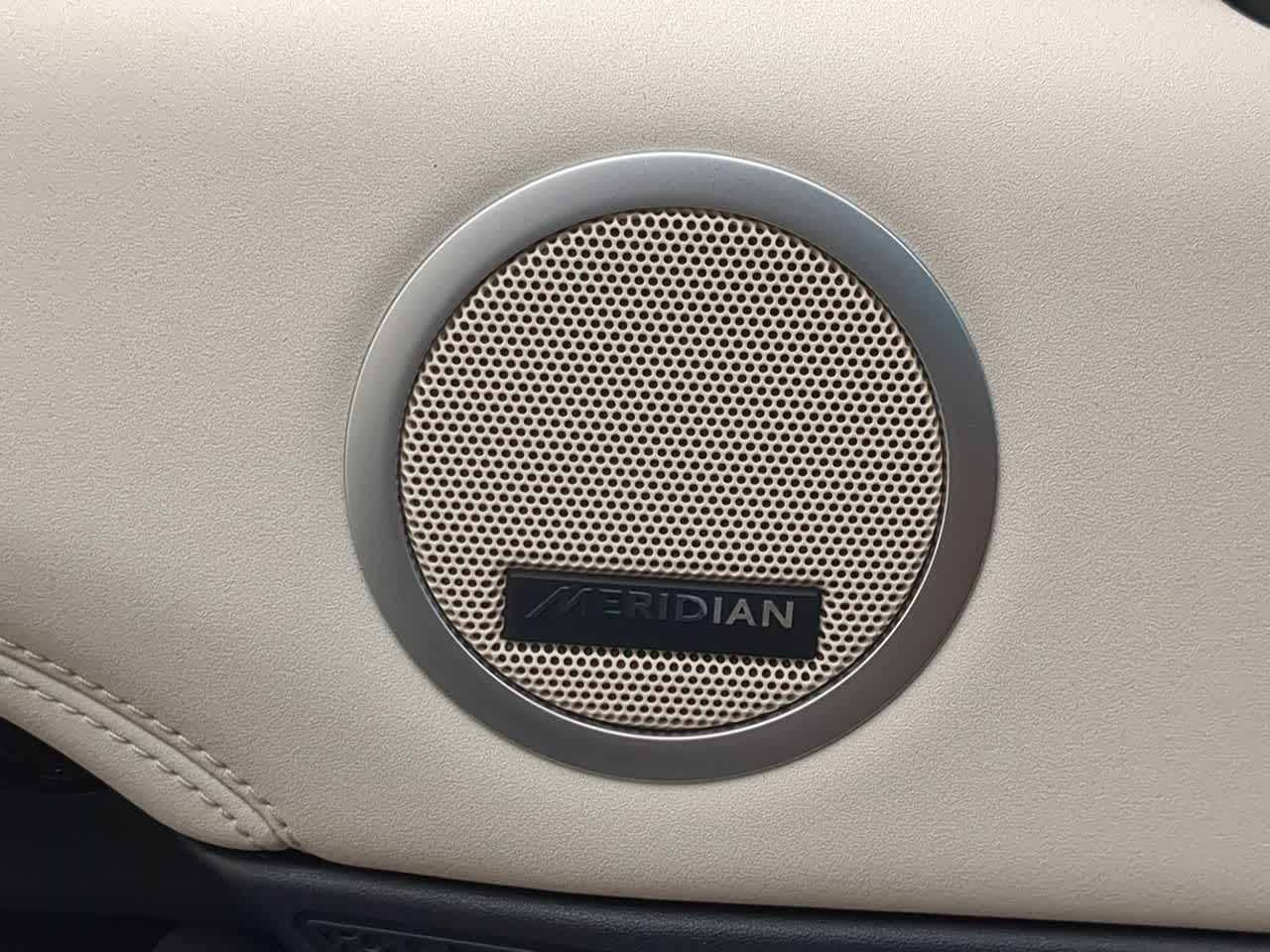 Thumbnail: 2025 Land Rover Discovery - 31