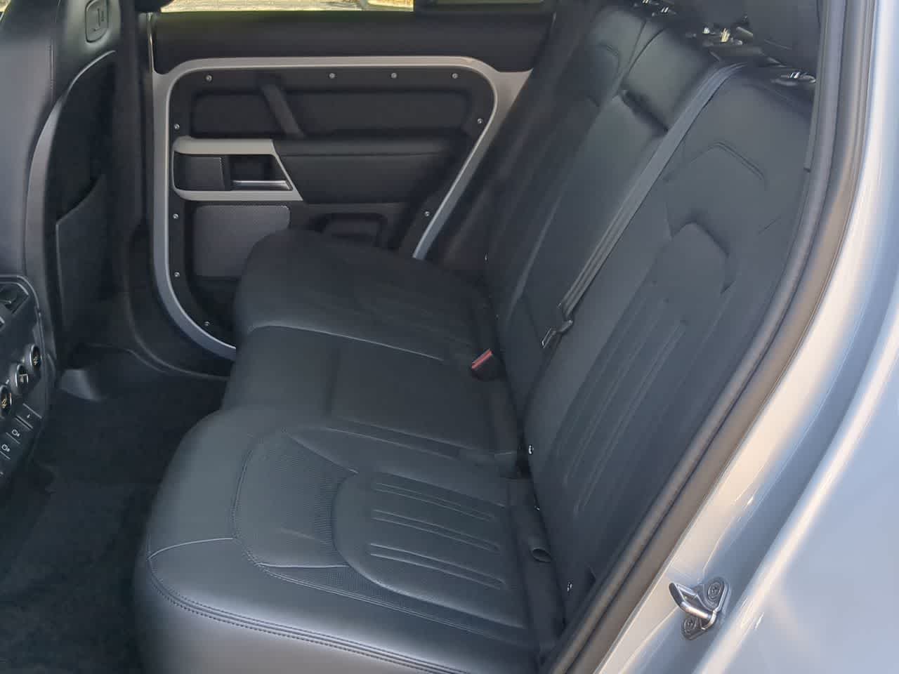 Thumbnail: 2022 Land Rover Defender - 21