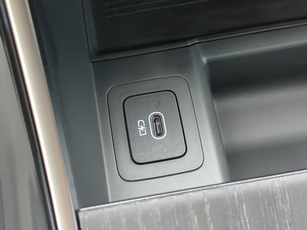 Thumbnail: 2026 Land Rover Range Rover Evoque - 34